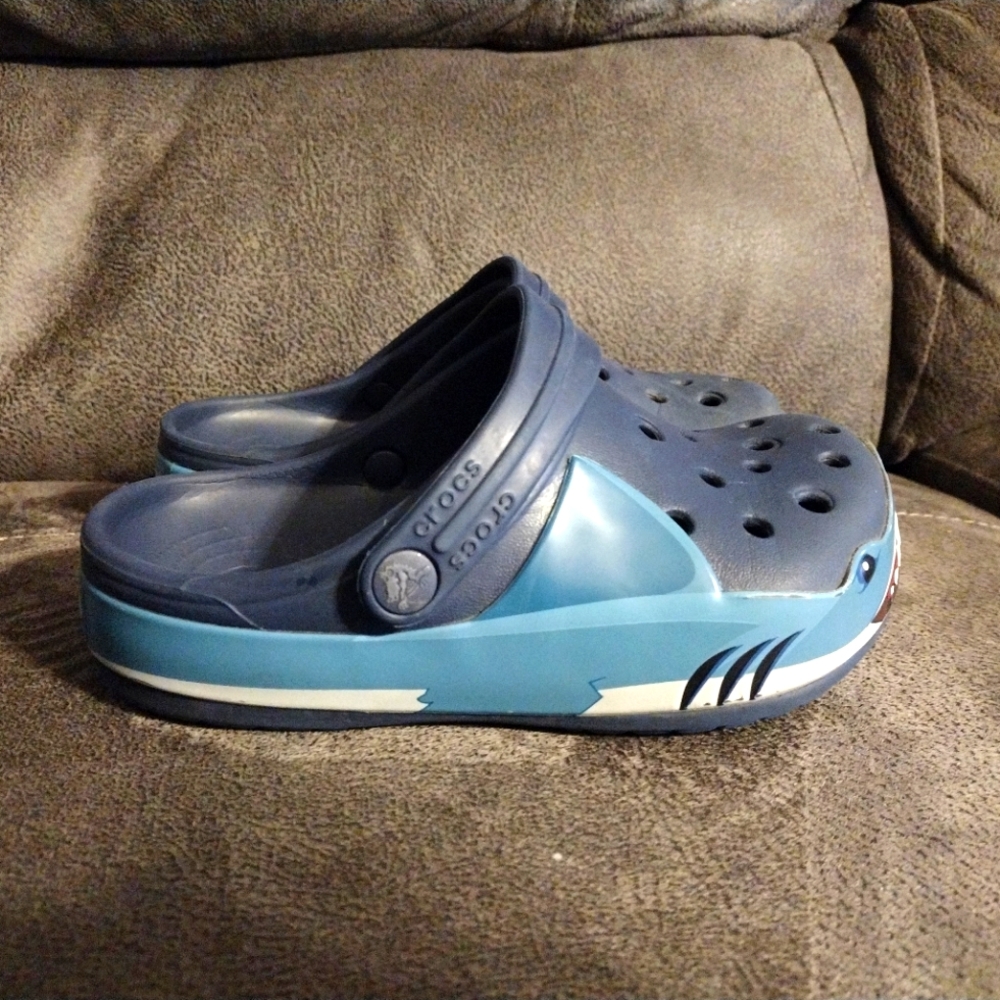 Crocs Shark Teeth Kids Clogs Water Shoes Boys Size J1 Baby Shark